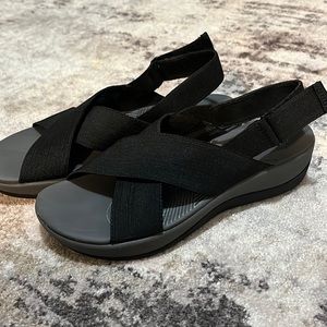 Clarks cloudsteppers size 8